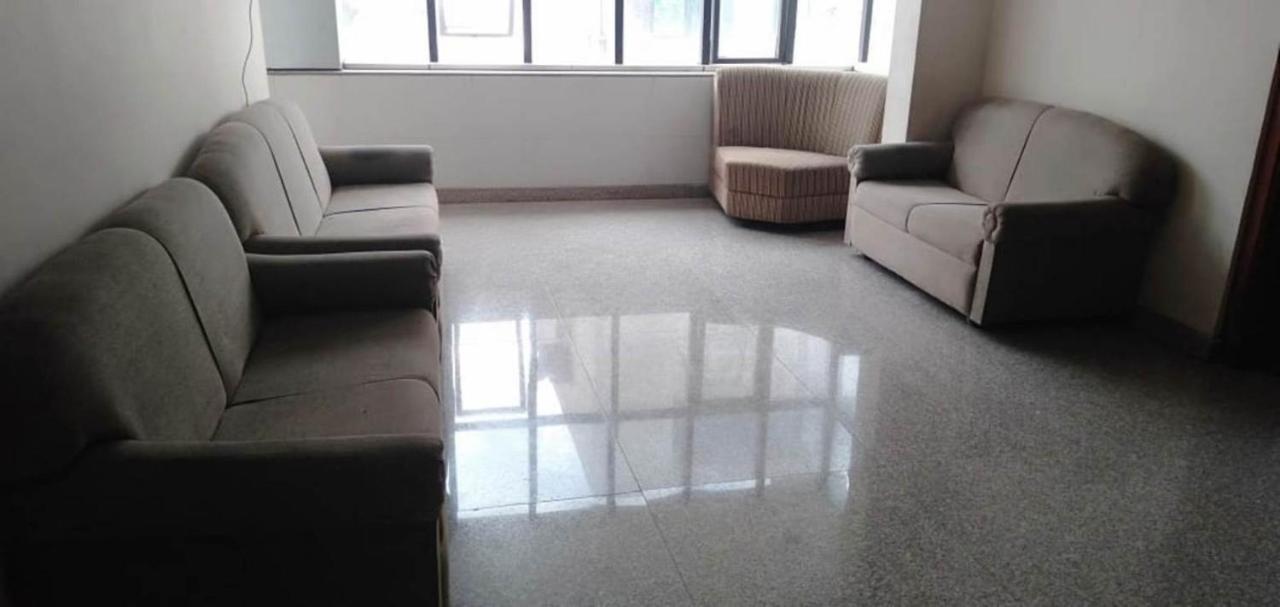 Iroomz Hoysala Residency Беллари Экстерьер фото