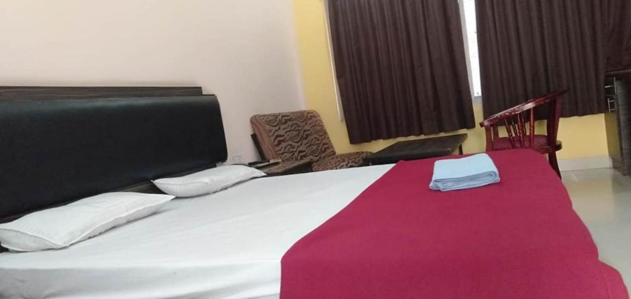 Iroomz Hoysala Residency Беллари Экстерьер фото