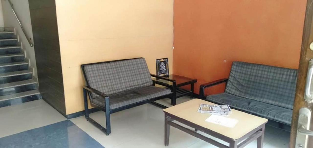 Iroomz Hoysala Residency Беллари Экстерьер фото