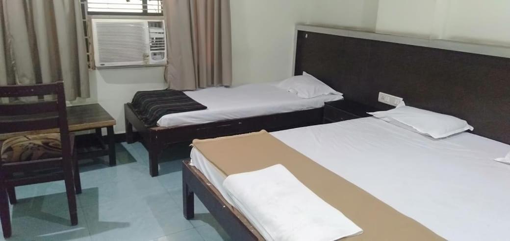 Iroomz Hoysala Residency Беллари Экстерьер фото