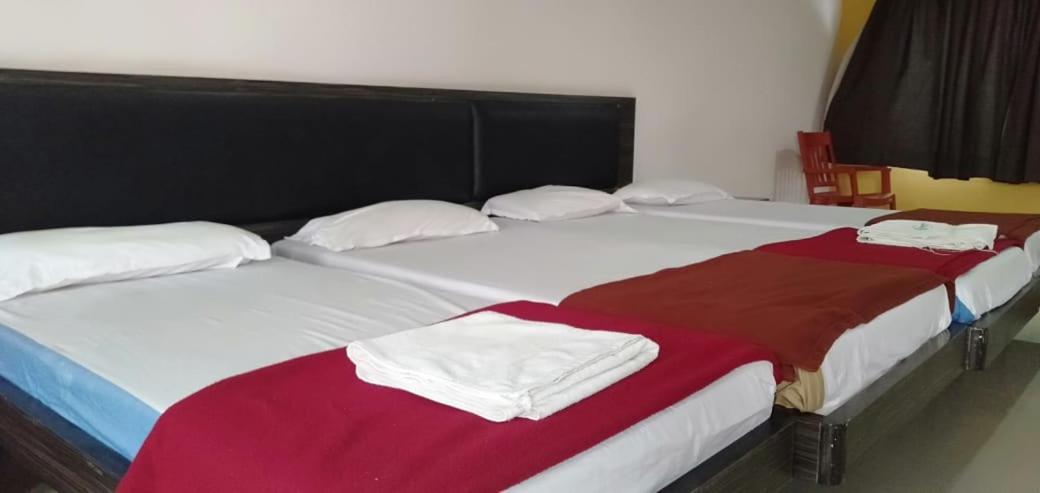 Iroomz Hoysala Residency Беллари Экстерьер фото